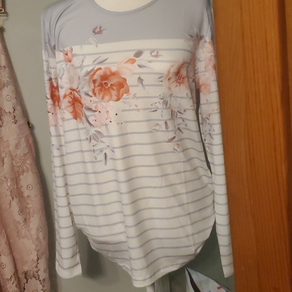 Womens tunic gorgeous design colors too - Picture 1 of 7